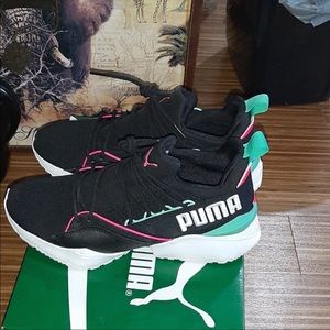 - Puma Women’s sneakers (fit small)